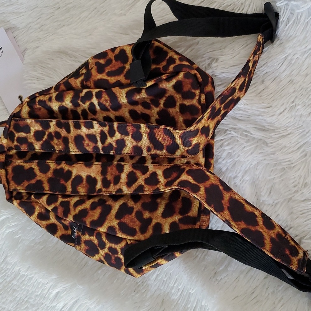 HERSHEL NOVA MINI ANIMAL PRINT BACKPACK - Picture 4 of 8